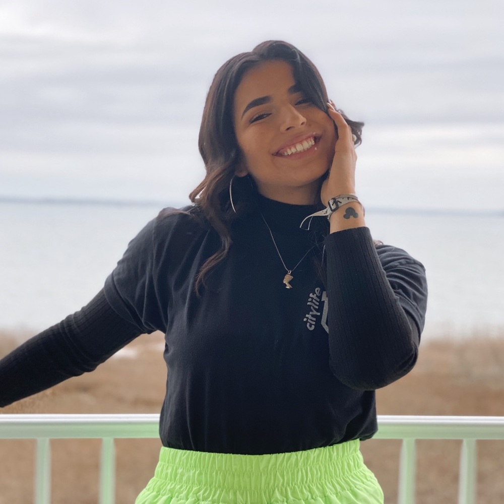 Meet your Posher, Lina